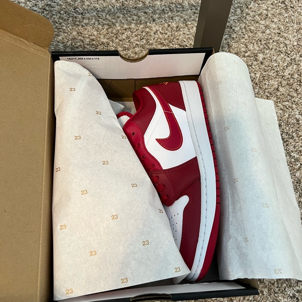 Air Jordan1 Low - Picture 3 of 8